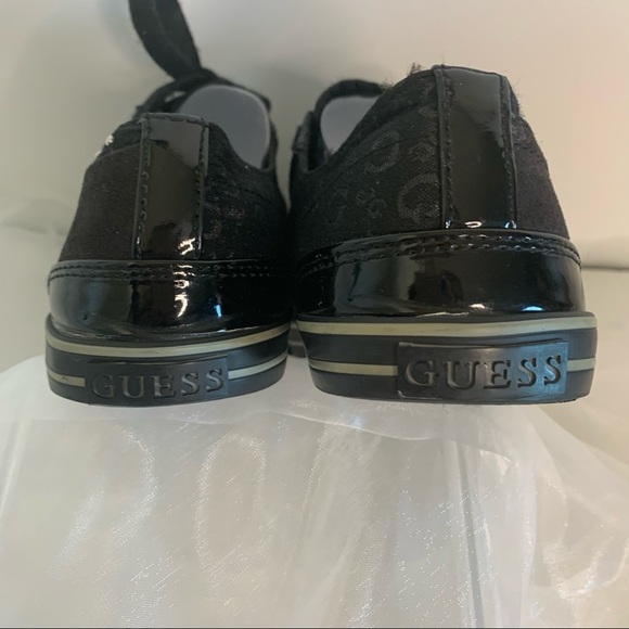 Guess Black Monogram zipper an d Leather Accent Flat Shoe! Size 10M - Picture 4 of 10